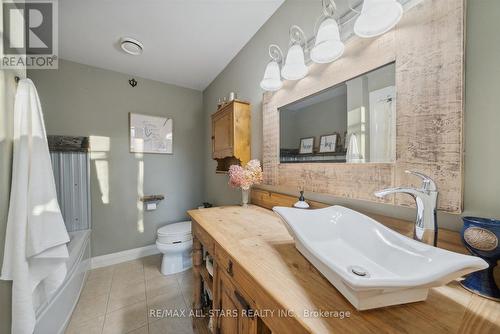 113 - 543 Timothy Street, Newmarket, ON - Indoor Photo Showing Bathroom