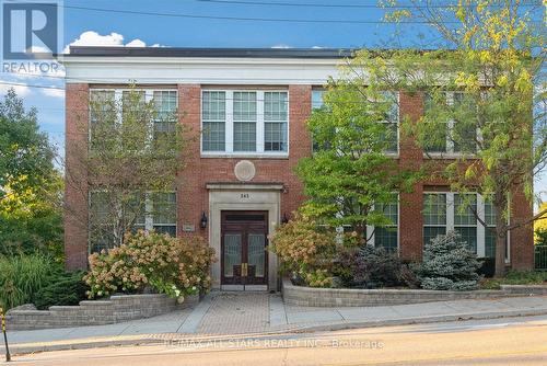 113 - 543 Timothy Street, Newmarket, ON - Outdoor With Facade