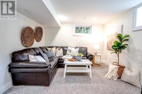 26010 Mccowan Road, Georgina, ON - Indoor Photo Showing Living Room