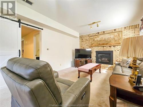 8 Lancefield Place, Chatham, ON - Indoor Photo Showing Living Room With Fireplace