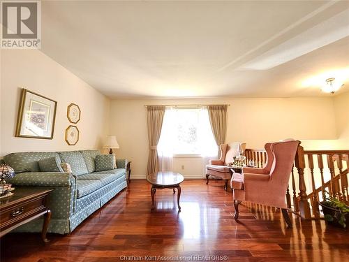 8 Lancefield Place, Chatham, ON - Indoor Photo Showing Living Room