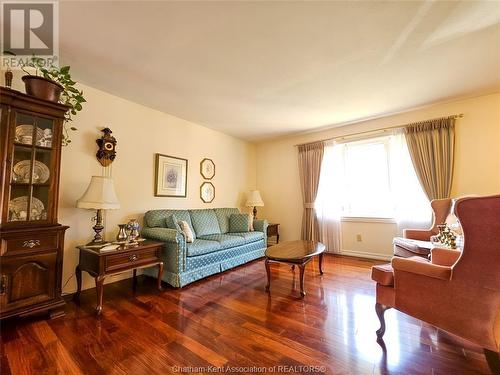 8 Lancefield Place, Chatham, ON - Indoor Photo Showing Living Room