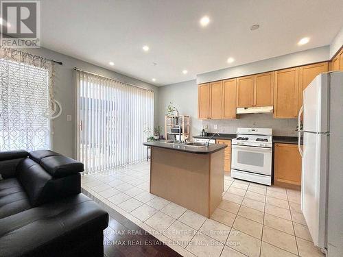 1411 Duval Drive, Mississauga, ON - Indoor Photo Showing Kitchen