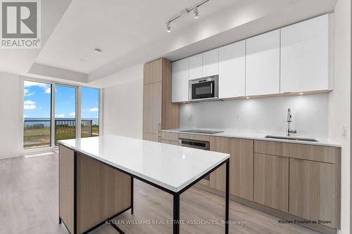 1210 - 220 Missinnihe Way, Mississauga, ON - Indoor Photo Showing Kitchen