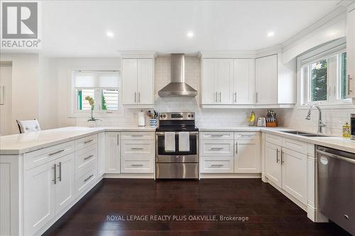 5042 Brady Avenue, Burlington, ON - Indoor Photo Showing Kitchen With Stainless Steel Kitchen With Double Sink With Upgraded Kitchen