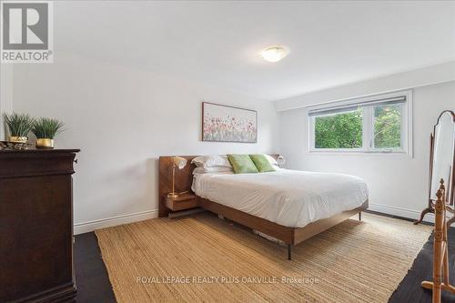 5042 Brady Avenue, Burlington, ON - Indoor Photo Showing Bedroom