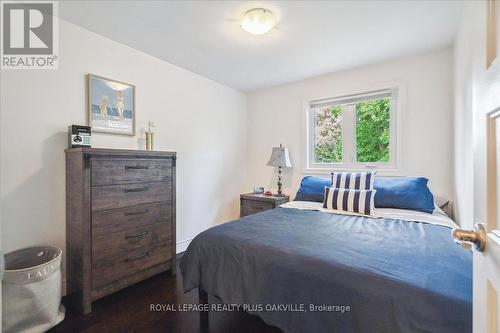 5042 Brady Avenue, Burlington, ON - Indoor Photo Showing Bedroom