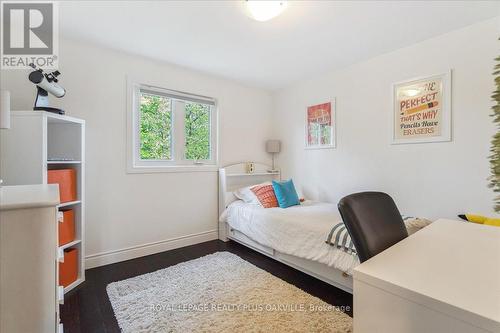 5042 Brady Avenue, Burlington, ON - Indoor Photo Showing Bedroom