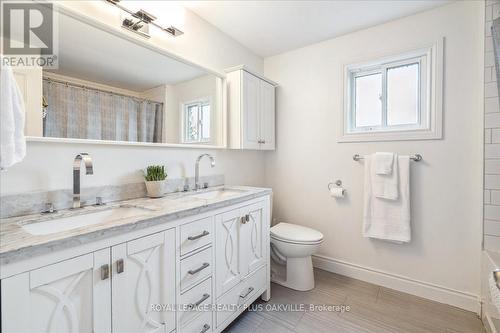 5042 Brady Avenue, Burlington, ON - Indoor Photo Showing Bathroom