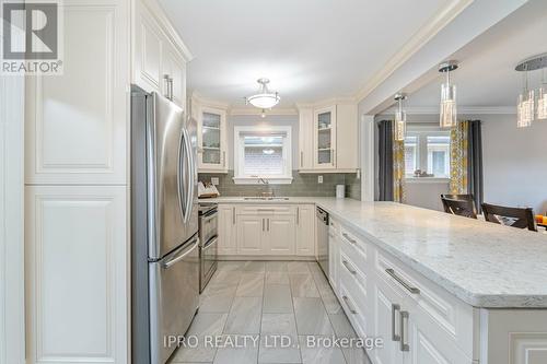 6 Staveley Crescent, Brampton, ON - Indoor Photo Showing Kitchen With Upgraded Kitchen