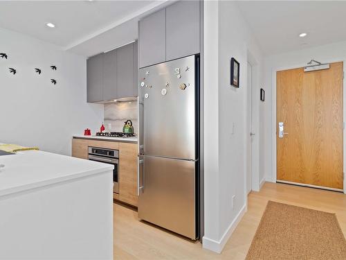 1102-363 Tyee Rd, Victoria, BC - Indoor Photo Showing Kitchen