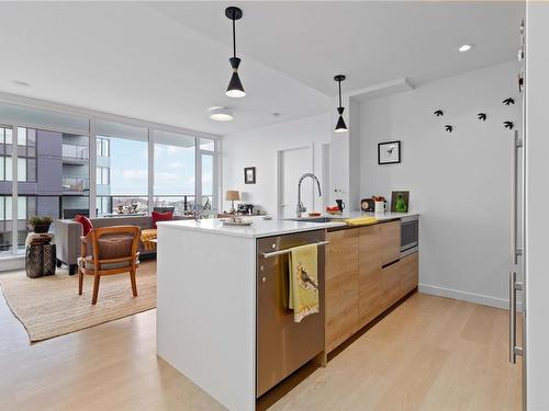 1102-363 Tyee Rd, Victoria, BC - Indoor Photo Showing Kitchen