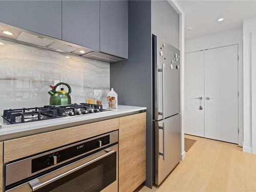 1102-363 Tyee Rd, Victoria, BC - Indoor Photo Showing Kitchen