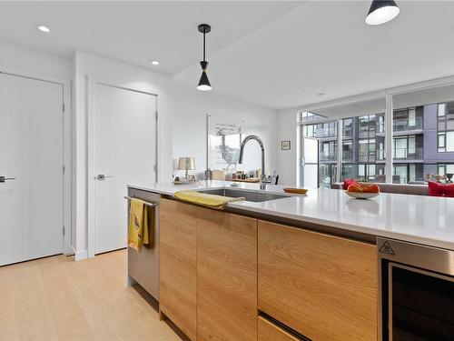 1102-363 Tyee Rd, Victoria, BC - Indoor Photo Showing Kitchen