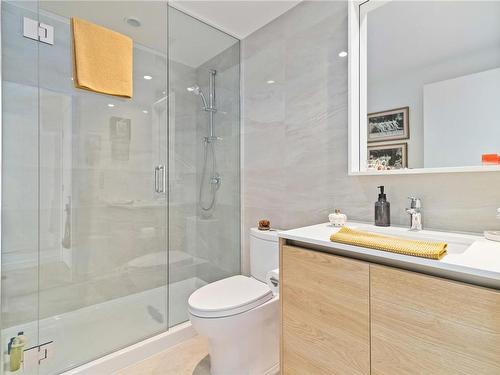 1102-363 Tyee Rd, Victoria, BC - Indoor Photo Showing Bathroom