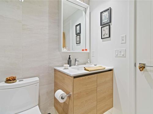 1102-363 Tyee Rd, Victoria, BC - Indoor Photo Showing Bathroom