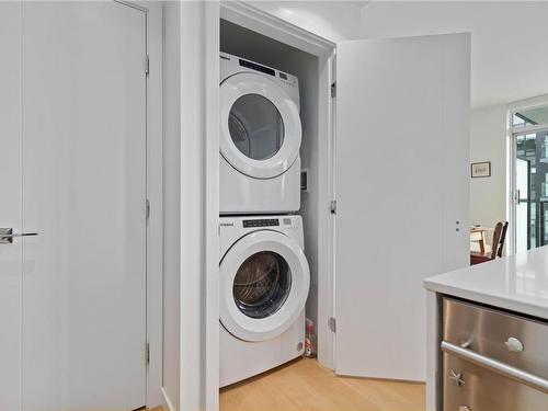 1102-363 Tyee Rd, Victoria, BC - Indoor Photo Showing Laundry Room