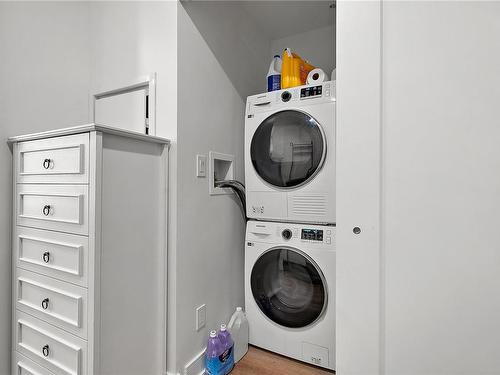 502-1628 Store St, Victoria, BC - Indoor Photo Showing Laundry Room