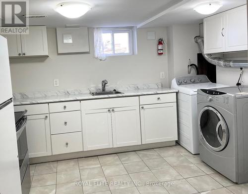 81 Walter Avenue, Newmarket, ON - Indoor Photo Showing Laundry Room