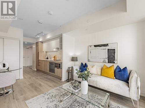 1109 - 82 Dalhousie Street, Toronto, ON - Indoor Photo Showing Living Room