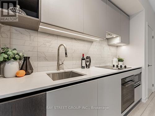 312 - 55 Mercer Street, Toronto, ON - Indoor Photo Showing Kitchen