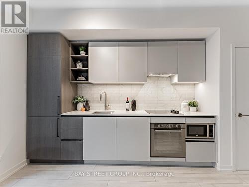 312 - 55 Mercer Street, Toronto, ON - Indoor Photo Showing Kitchen