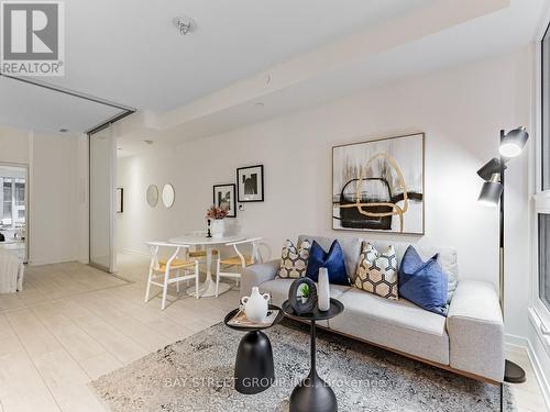 312 - 55 Mercer Street, Toronto, ON - Indoor Photo Showing Living Room