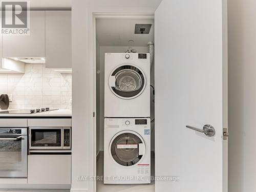 312 - 55 Mercer Street, Toronto, ON - Indoor Photo Showing Laundry Room