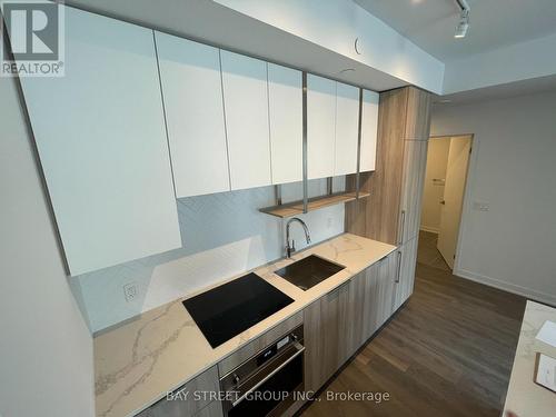 904 - 15 Holms Avenue, Toronto, ON - Indoor Photo Showing Kitchen