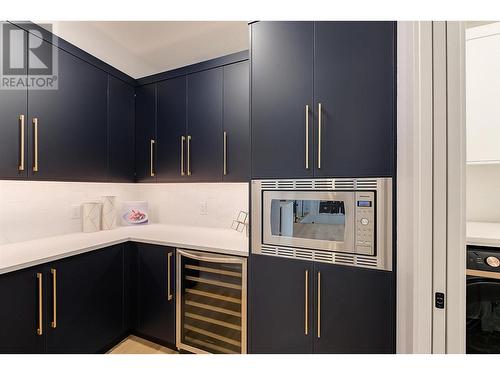 10198 Beacon Hill Drive, Lake Country, BC - Indoor Photo Showing Kitchen