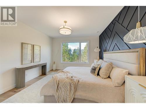 10198 Beacon Hill Drive, Lake Country, BC - Indoor Photo Showing Bedroom