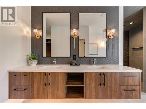 10198 Beacon Hill Drive, Lake Country, BC - Indoor Photo Showing Bathroom