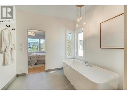 10198 Beacon Hill Drive, Lake Country, BC - Indoor