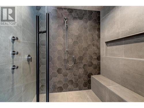 10198 Beacon Hill Drive, Lake Country, BC - Indoor Photo Showing Bathroom