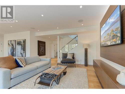 10198 Beacon Hill Drive, Lake Country, BC - Indoor Photo Showing Living Room