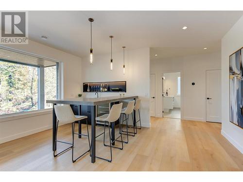 10198 Beacon Hill Drive, Lake Country, BC - Indoor Photo Showing Dining Room