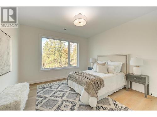 10198 Beacon Hill Drive, Lake Country, BC - Indoor Photo Showing Bedroom