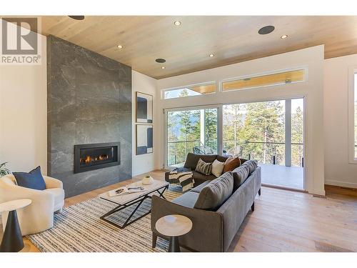 10198 Beacon Hill Drive, Lake Country, BC - Indoor Photo Showing Living Room With Fireplace