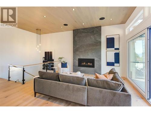 10198 Beacon Hill Drive, Lake Country, BC - Indoor Photo Showing Living Room With Fireplace