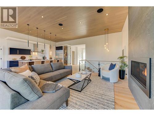 10198 Beacon Hill Drive, Lake Country, BC - Indoor Photo Showing Living Room With Fireplace