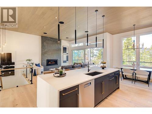 10198 Beacon Hill Drive, Lake Country, BC - Indoor Photo Showing Kitchen With Upgraded Kitchen