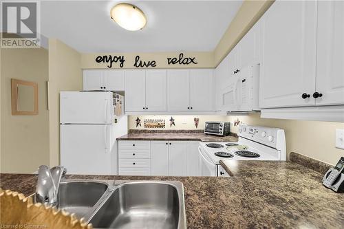 69 Mapleleaf Trail, Glanbrook, ON - Indoor Photo Showing Kitchen With Double Sink