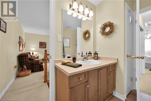 69 Mapleleaf Trail, Glanbrook, ON - Indoor Photo Showing Bathroom