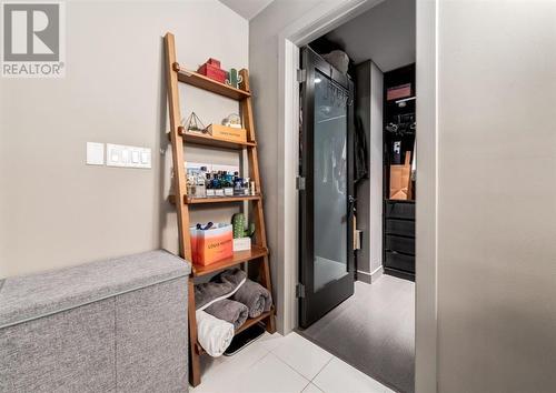 The ensuite also has a large walk-in closet with custom built ins - 901, 530 12 Avenue Sw, Calgary, AB 