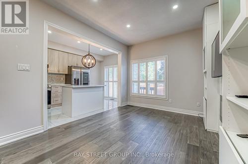 5 Debonair Street, Richmond Hill, ON - Indoor Photo Showing Kitchen