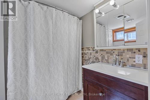 2808 Perry Avenue, Ramara, ON - Indoor Photo Showing Bathroom