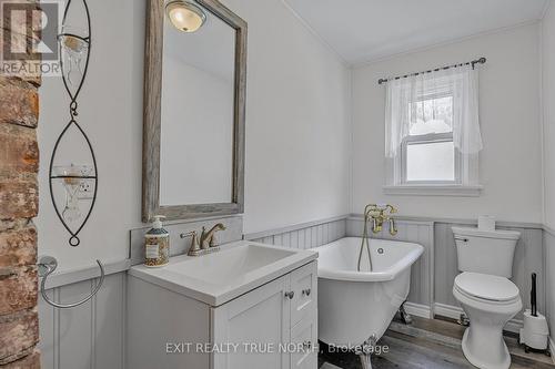 2808 Perry Avenue, Ramara, ON - Indoor Photo Showing Bathroom