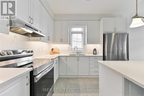 45 Overlea Drive, Brampton, ON - Indoor Photo Showing Kitchen With Upgraded Kitchen