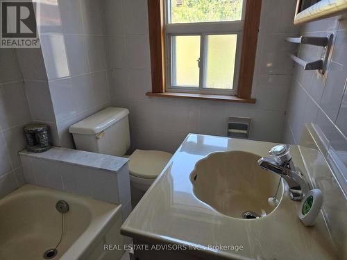 2 Ashbury Avenue, Toronto, ON - Indoor Photo Showing Bathroom