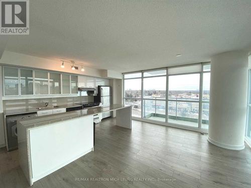 1002 - 33 Singer Court, Toronto, ON - Indoor Photo Showing Kitchen